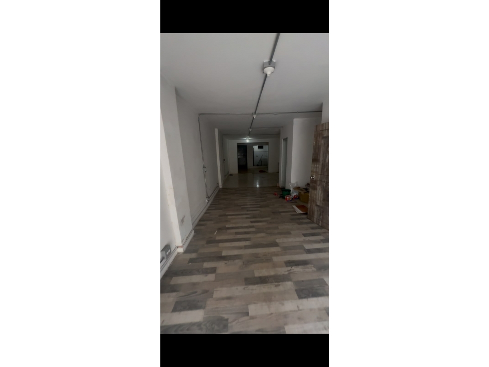 Local en arriendo en la av san juan - 2