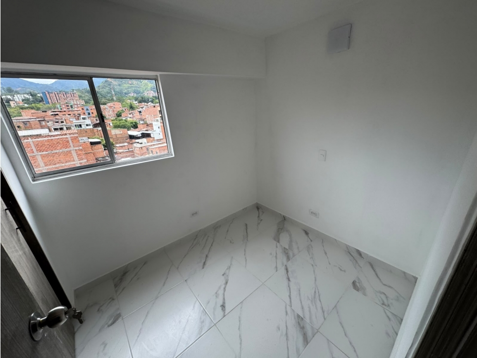Apartamento en arriendo en barrio cristobal — foto 4