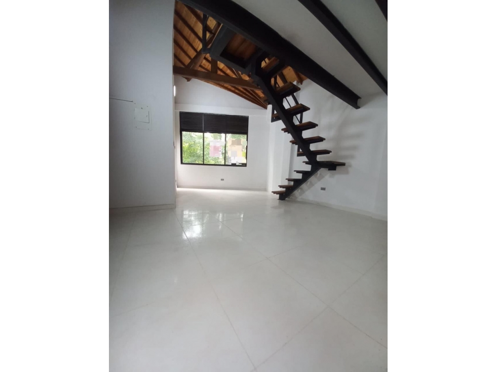 Apartamento duplex en arriendo en barrio cristobal — foto 3