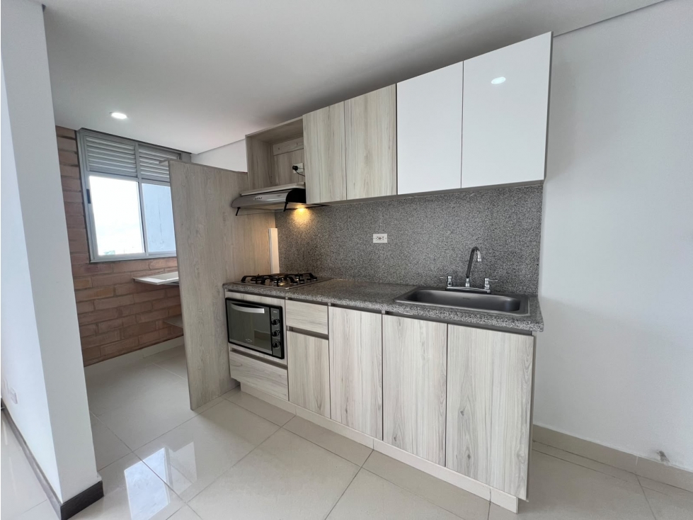 SE ARRIENDA APARTAMENTO CENTRAL, SECTOR AVES MARIA.