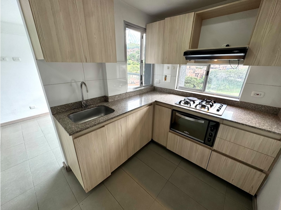 Arriendo apartamento Loma de los Bernal