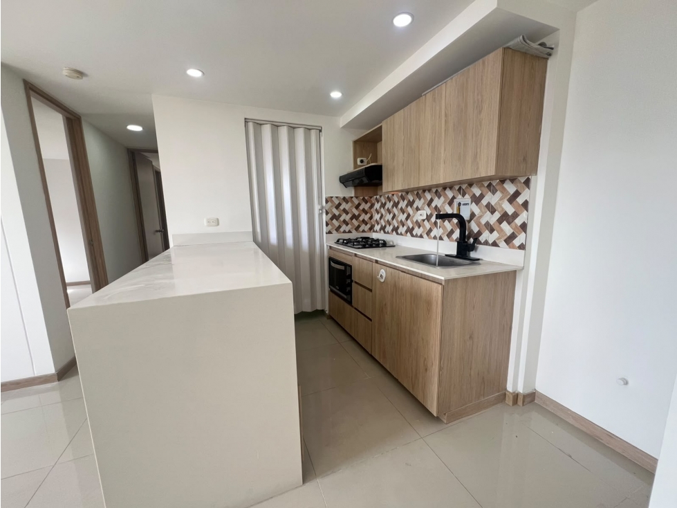 arriendo apartamento sector Suramérica.