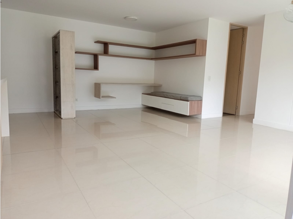 ARRIENDO APARTAMENTO POBLADO CASTROPOL — foto 2