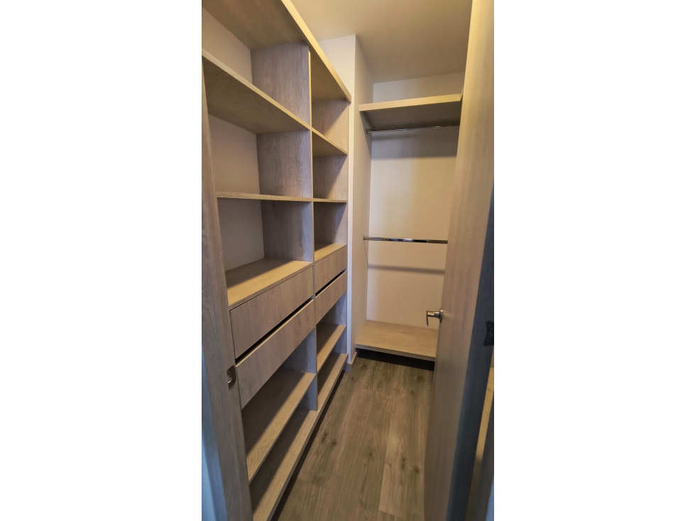 ARRIENDO APARTAMENTO POBLADO-ALTOS DEL POBLADO — foto 3