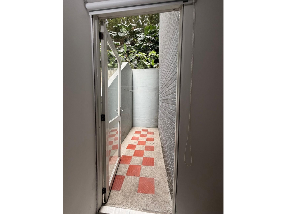 ARRIENDO APARTAMENTO POBLADO CASTROPOL — foto 2