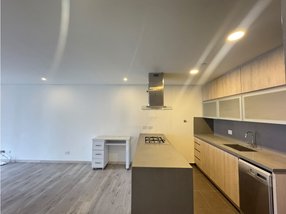 ARRIENDO APARTAMENTO POBLADO-ALTOS DEL POBLADO — foto 2