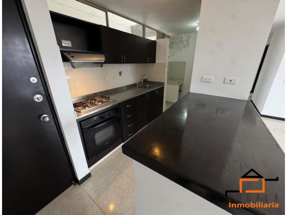 Arriendo Apartamento Loma de los Bernal — foto 2