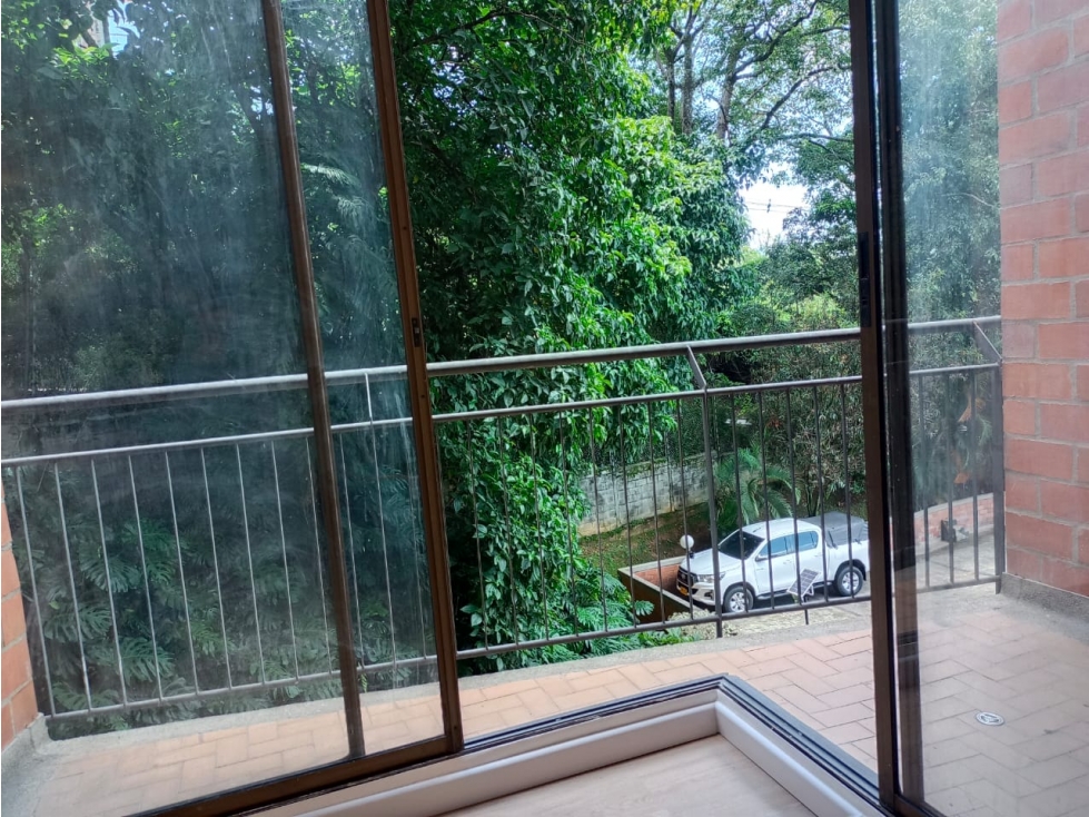 ARRIENDO APARTAMENTO POBLADO CASTROPOL — foto 4