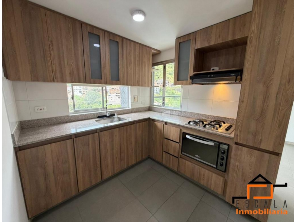 Arriendo Apartamento Loma de Los Bernal — foto 2