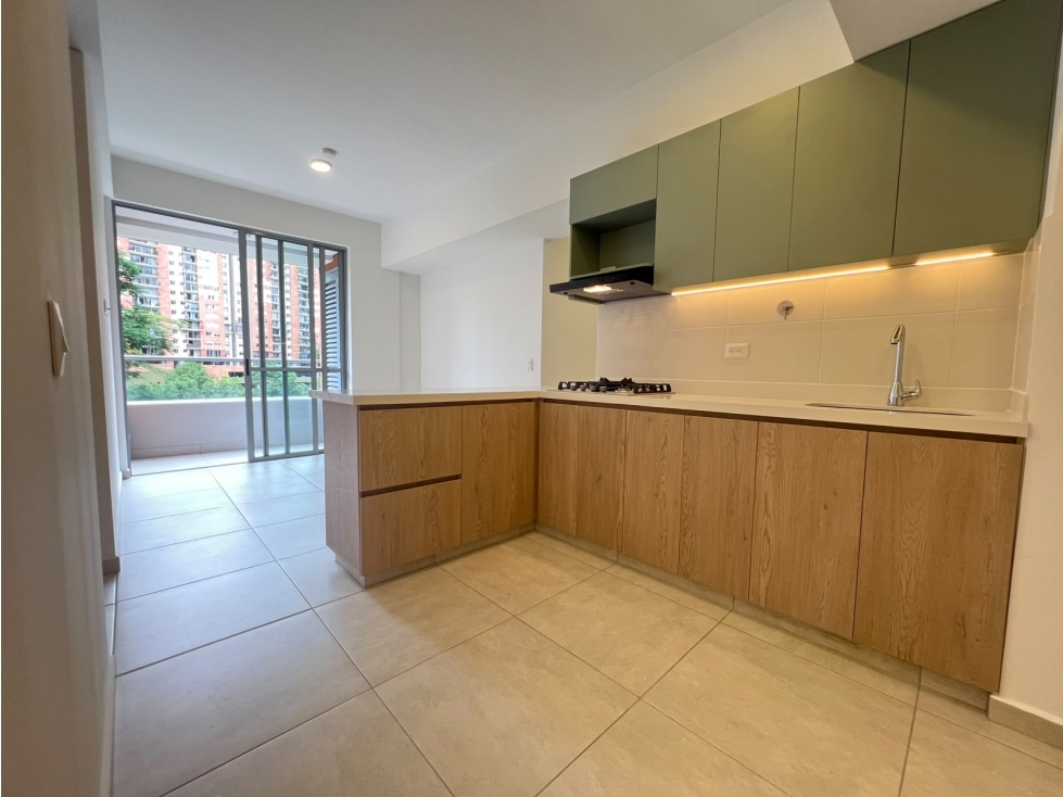 ARRIENDO APARTAMENTO ACABADOS MODERNOS SECTOR TRES ESQUINAS.