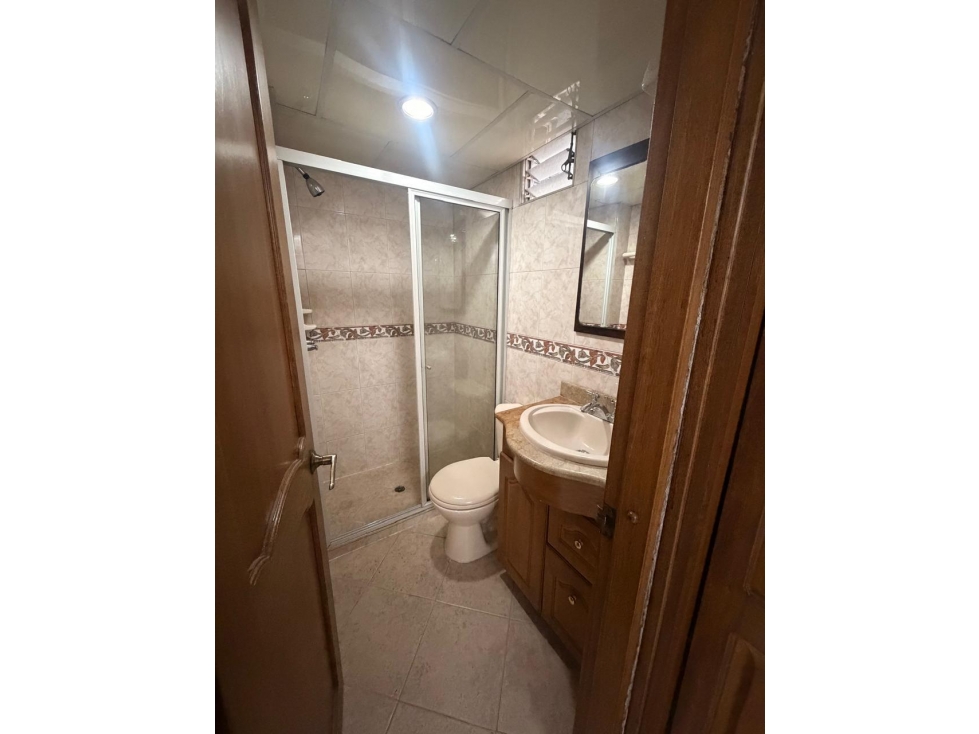 ARRIENDO APARTAMENTO POBLADO CASTROPOL — foto 3