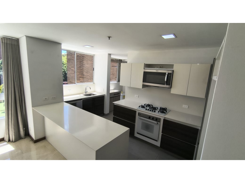 ARRIENDO APARTAMENTO POBLADO - EL TESORO — foto 4