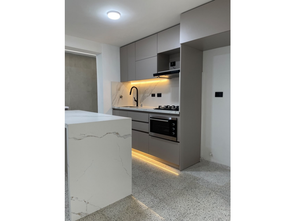 RENTO CASA EN ENVIGADO PRIMER PISO REMODELADA PARA ESTRENAR