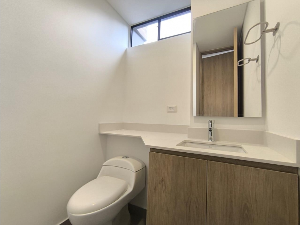 ARRIENDO APARTAMENTO POBLADO EL TESORO — foto 3