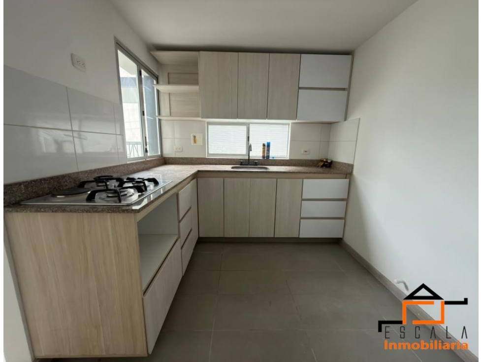 Arriendo Apartamento Loma de Los Bernal — foto 2
