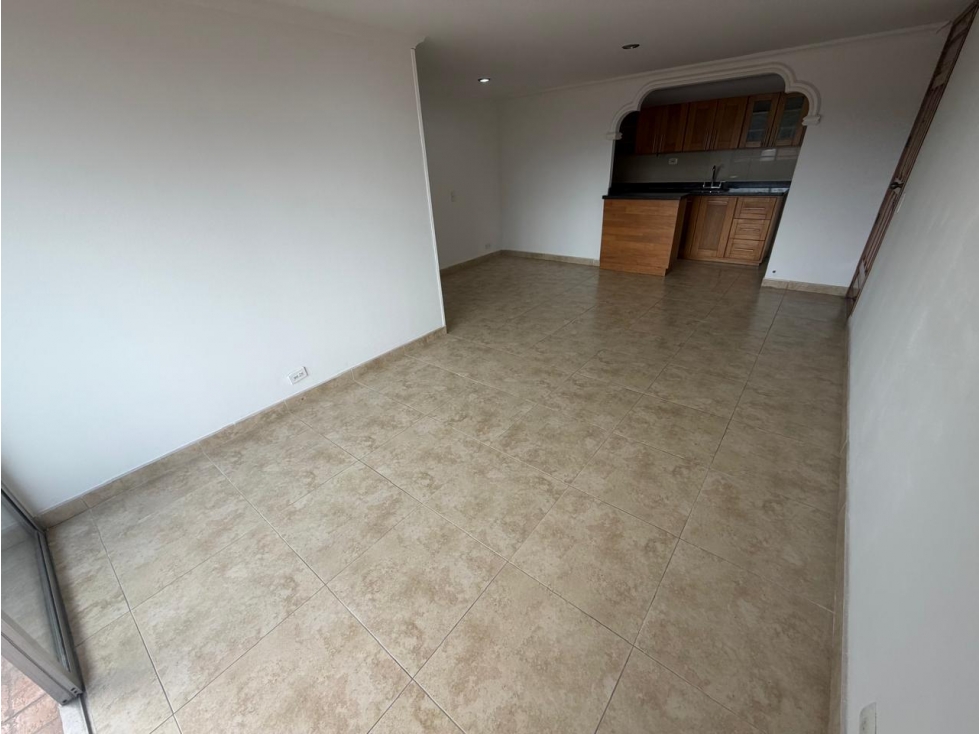 APARTAMENTO EN ARRIENDO - LOS COLORES — foto 2