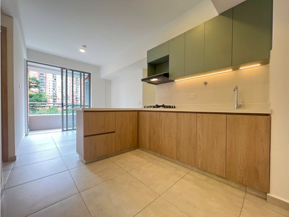 ARRIENDO APARTAMENTO ACABADOS MODERNOS SECTOR TRES ESQUINAS. — foto 2