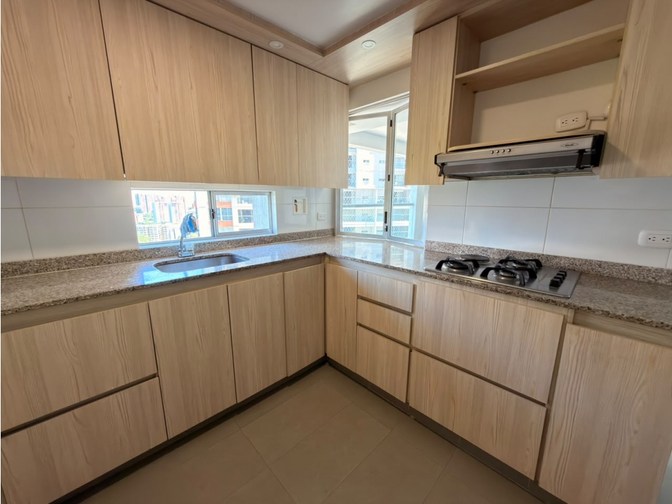 Arriendo Apartamento Loma de Los Bernal — foto 2