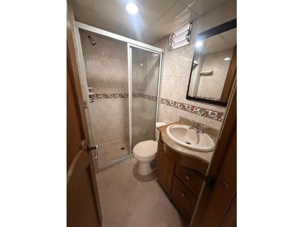 ARRIENDO APARTAMENTO POBLADO CASTROPOL — foto 4