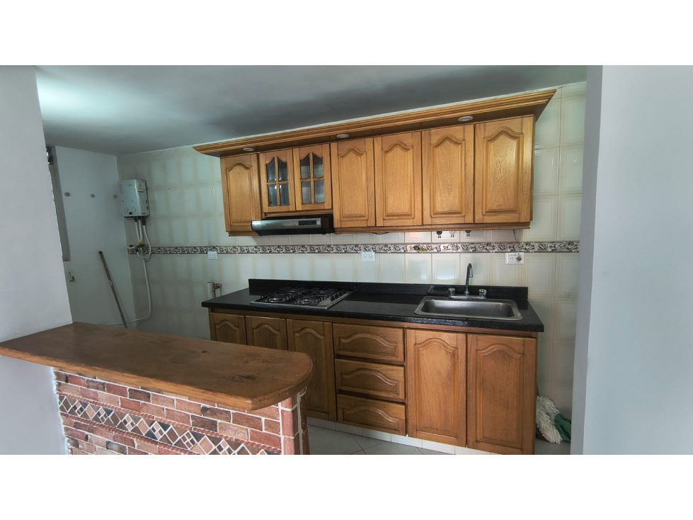 ARRIENDO APARTAMENTO POBLADO CASTROPOL — foto 5