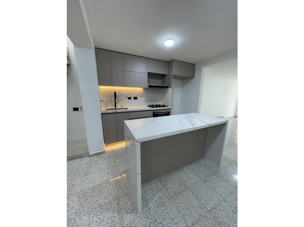 RENTO CASA EN ENVIGADO PRIMER PISO REMODELADA PARA ESTRENAR — foto 3