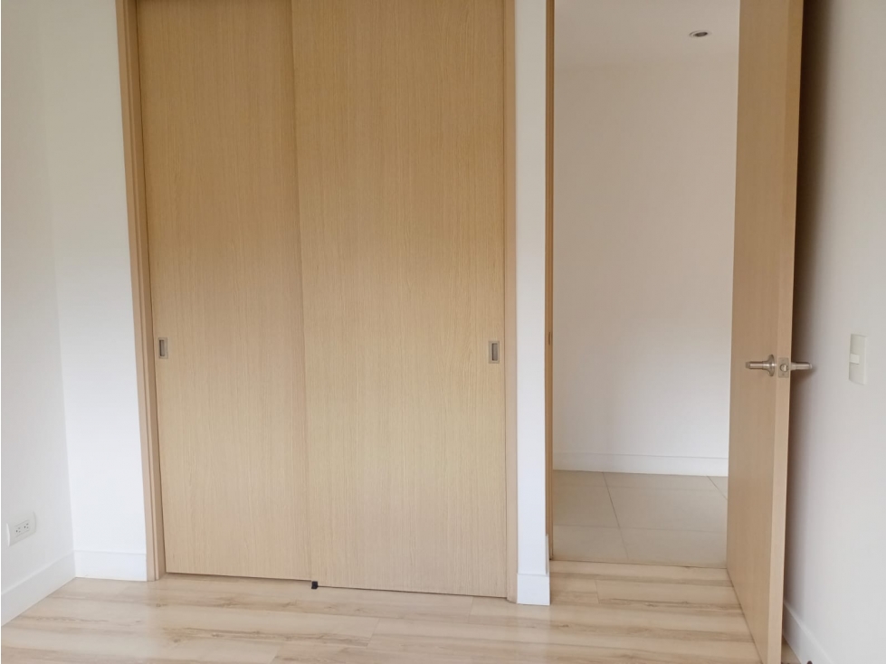 ARRIENDO APARTAMENTO POBLADO CASTROPOL — foto 6