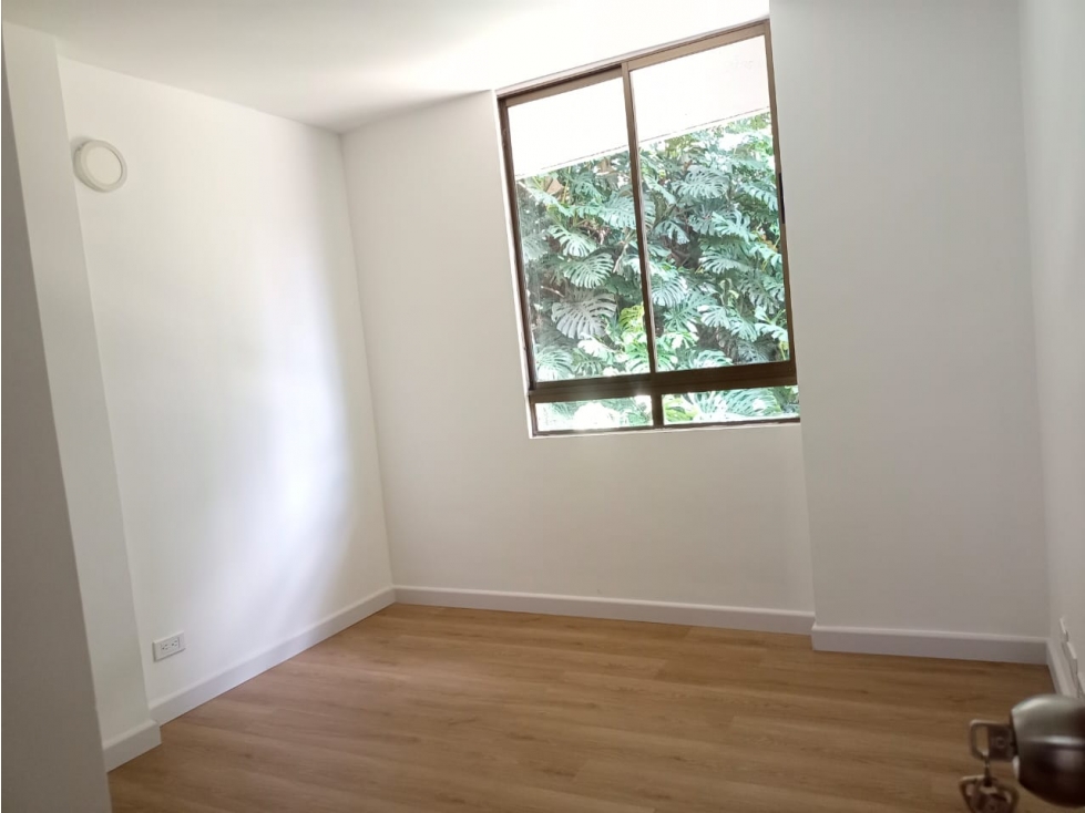 ARRIENDO APARTAMENTO POBLADO CASTROPOL — foto 6