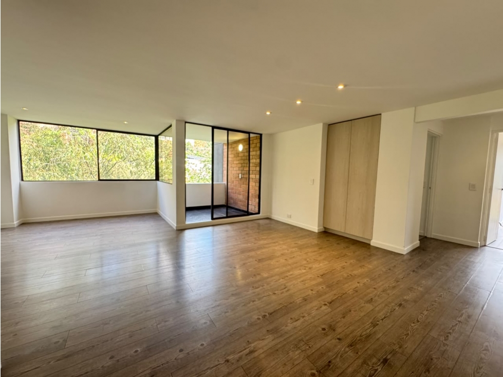ARRIENDO APARTAMENTO POR EL TESORO