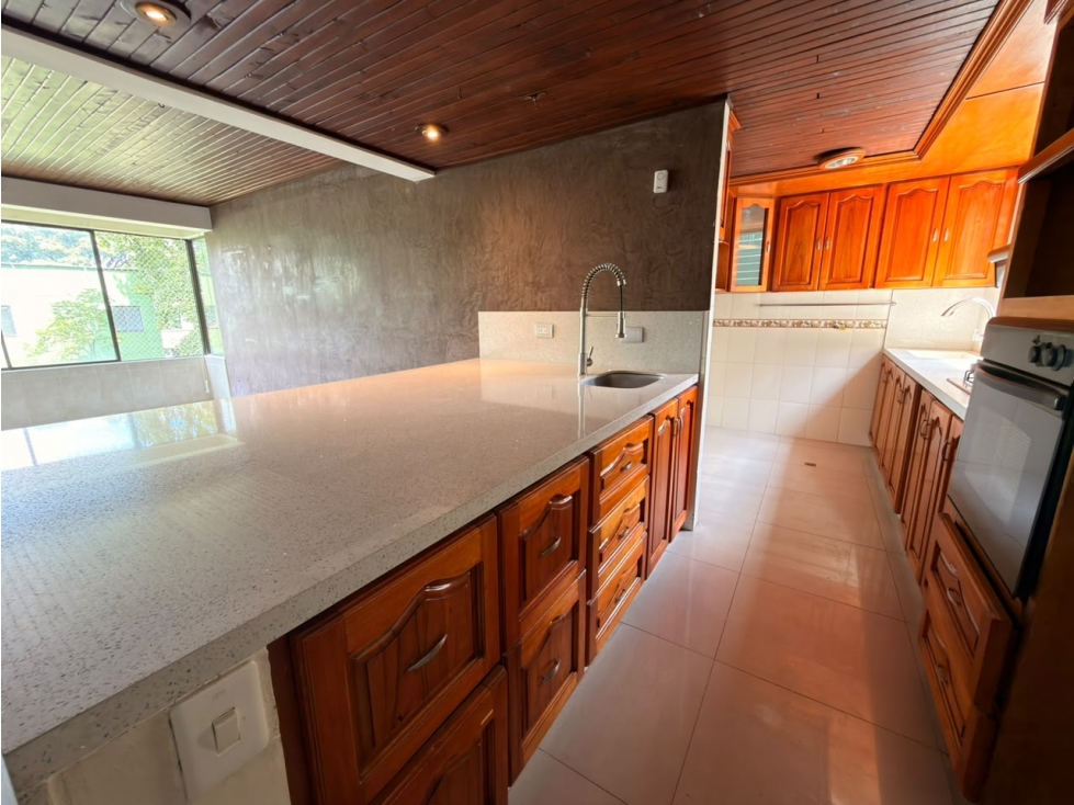 Arriendo Apartamento En La Mota — foto 2