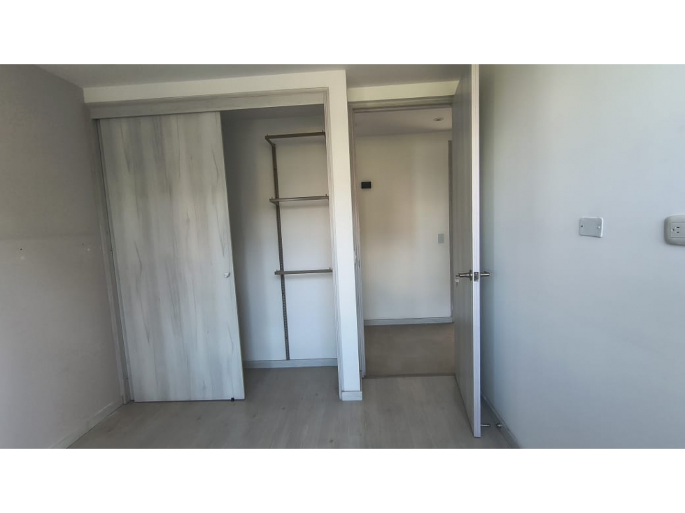 ARRIENDO APARTAMENTO POBLADO CASTROPOL — foto 6