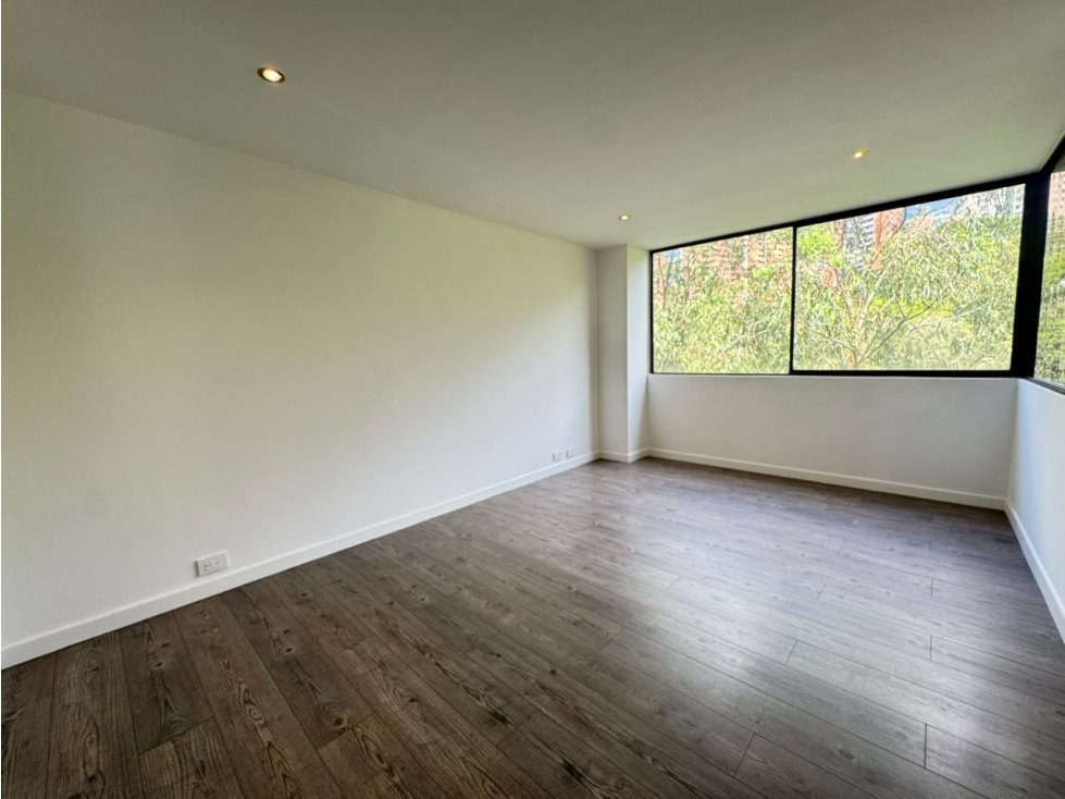 ARRIENDO APARTAMENTO POR EL TESORO — foto 2
