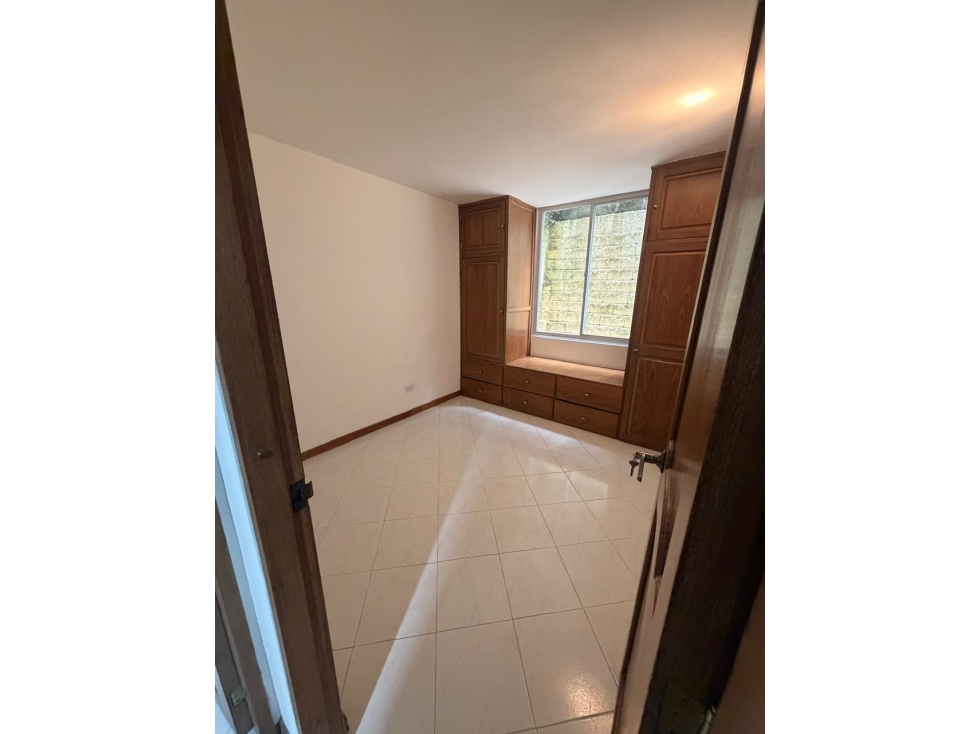 ARRIENDO APARTAMENTO POBLADO CASTROPOL — foto 5