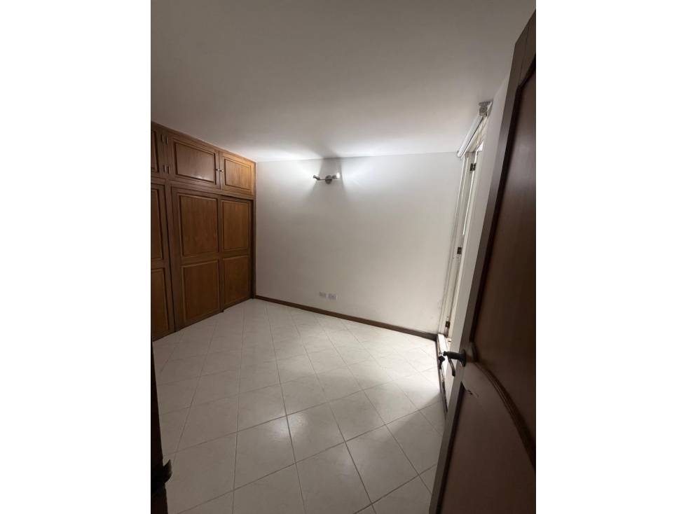 ARRIENDO APARTAMENTO POBLADO CASTROPOL — foto 6