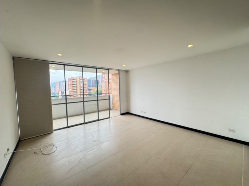 ARRIENDO APARTAMENTO POR EL TESORO — foto 3