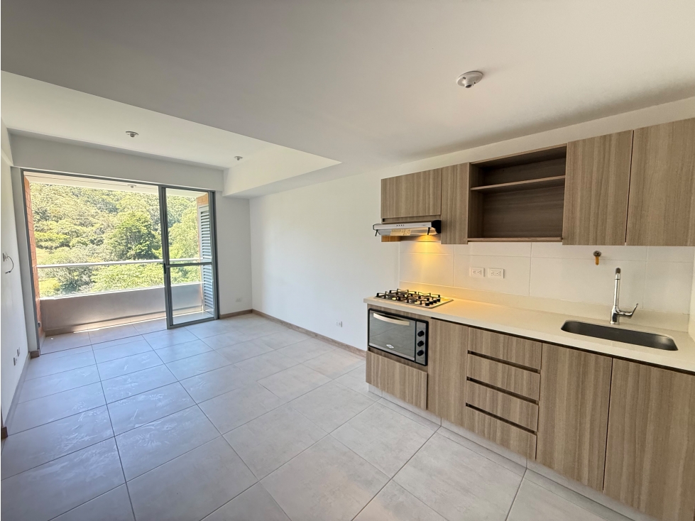 ARRIENDO APARTAMENTO ACABADOS MODERNOS SECTOR TRES ESQUINAS.