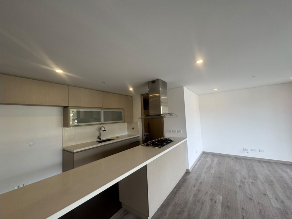 APARTAMENTO EN ALTOS DEL POBLADO — foto 3