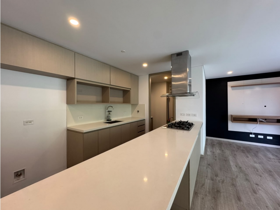 APARTAMENTO EN ALTOS DEL POBLADO — foto 2