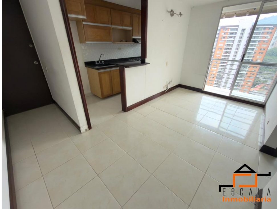 Arriendo Apartamento Loma de Los Bernal — foto 2