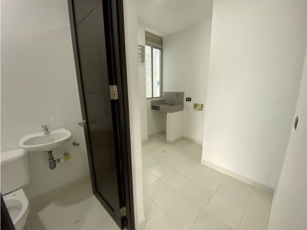 RENTO APARTAMENTO MUY ESPACIOSO EN SABANETA — foto 2