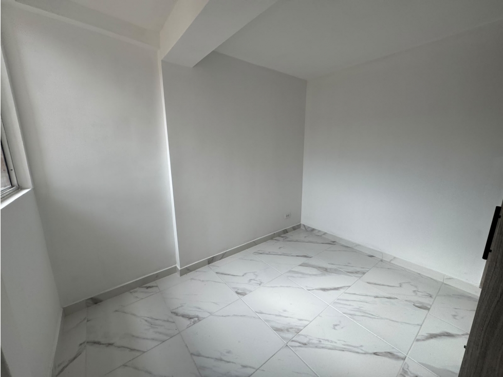 Apartamento en arriendo en barrio cristobal — foto 5