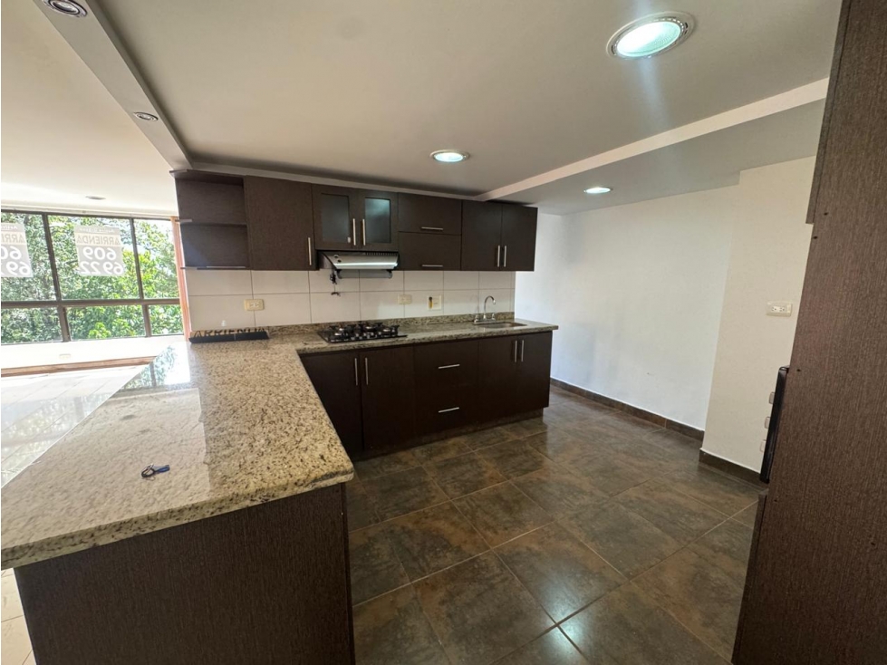 APARTAMENTO EN ARRIENDO POBLADO — foto 2