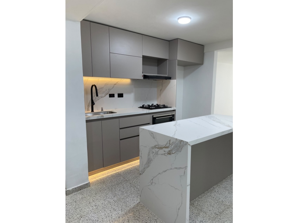 RENTO CASA EN ENVIGADO PRIMER PISO REMODELADA PARA ESTRENAR — foto 5