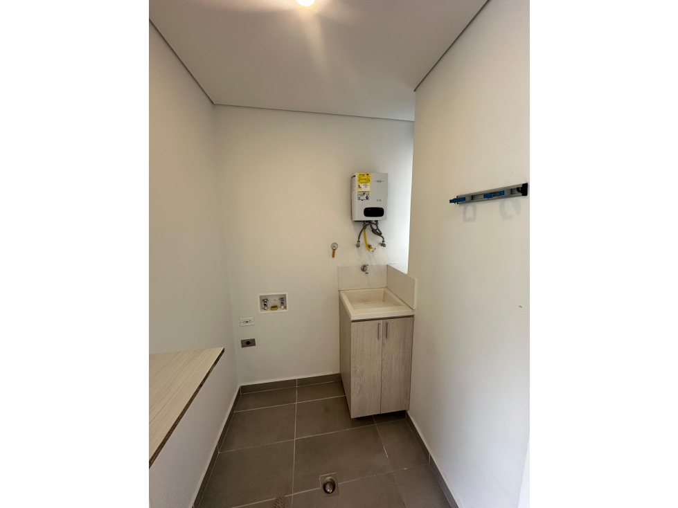 RENTO APARTAMENTO EN LA LOMA DE LAS BRUJAS — foto 4