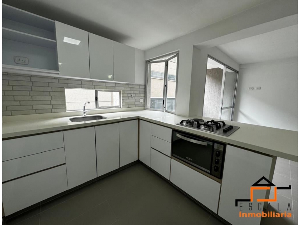 Arriendo apartamento Loma de los Bernal