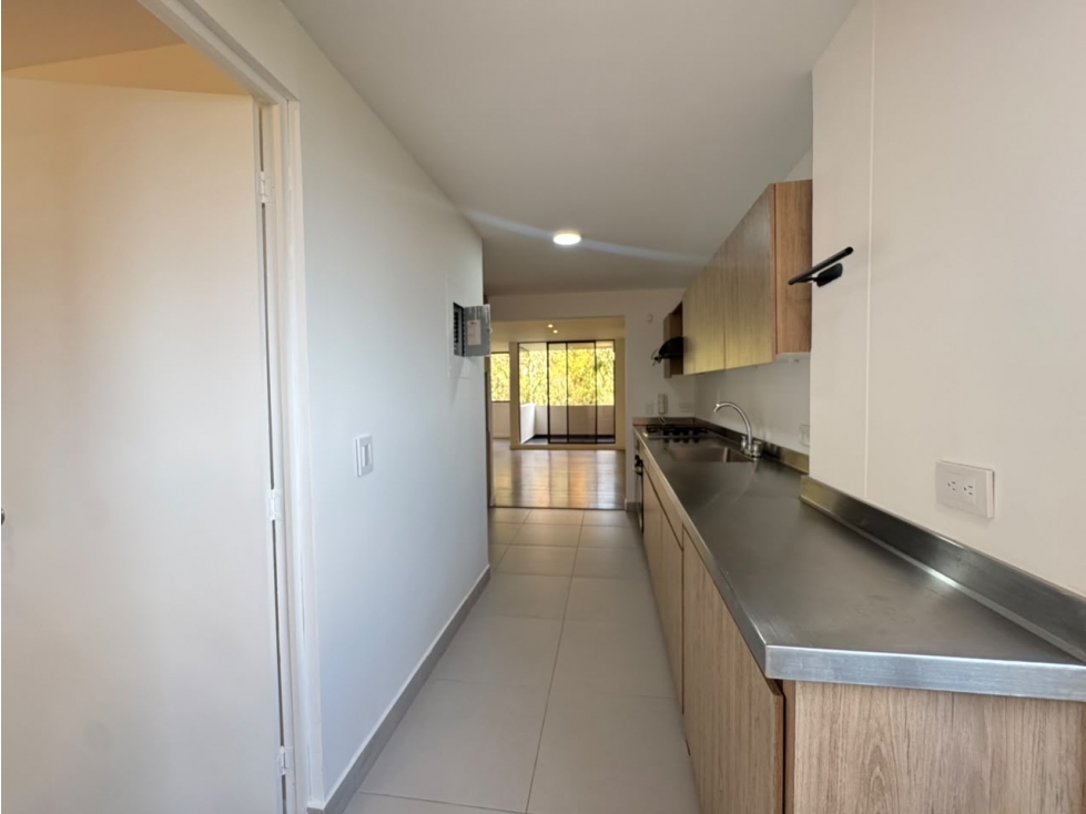 ARRIENDO APARTAMENTO POR EL TESORO — foto 6