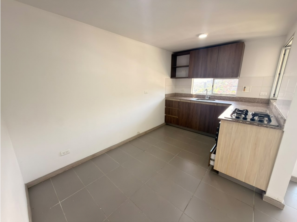 Arriendo apartamento Loma de los Bernal — foto 3