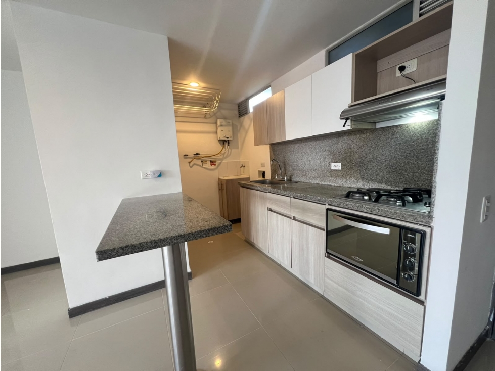ARRIENDO APARTAMENTO DIAGONAL A EL CENTRO COMECIAL AVES MARIA.