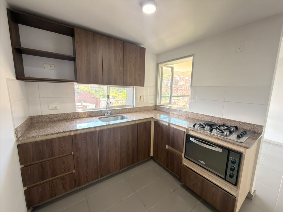Arriendo apartamento Loma de los Bernal