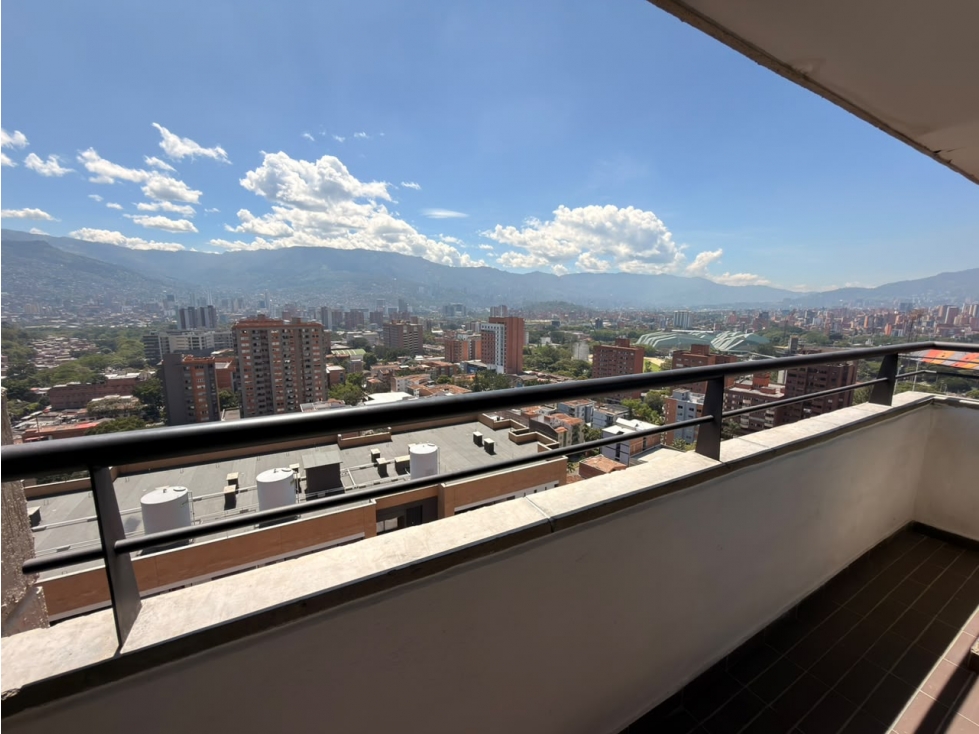 Arriendo Apartamento En Los Colores — foto 3