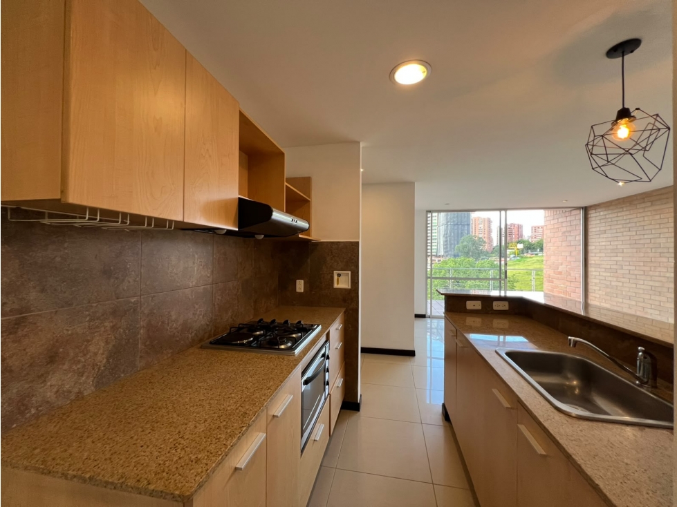 ARRIENDO APARTAMENTO POBLADO -LOS BALSOS — foto 4